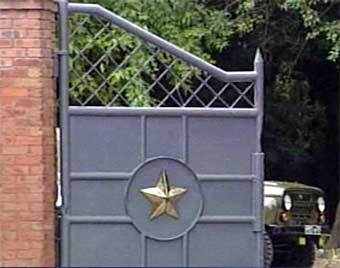 , 