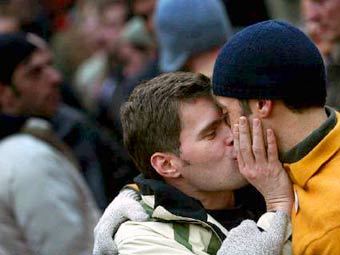 Гомосексуальная пара, фото Reuters 