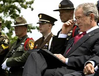 Джордж Буш (справа). Фото AFP