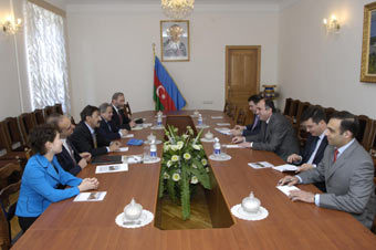 Встреча делегации с министром иностранных дел Азербайджана Эльмаром Мамедьяровым. Фото ЕАЕК