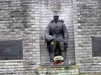 Памятник советскому воину-освободителю. Фото с сайта rus.delfi.ee