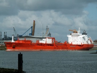    www.shipsandharbours.com