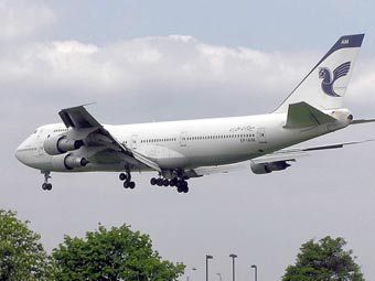  Boeing 747-100,  Iran Air.   Arpingstone   wikipedia.org