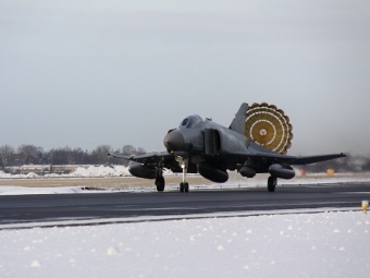 F-4F  .    alert5.com
