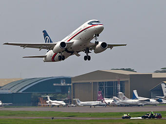 Sukhoi SuperJet-100  .   