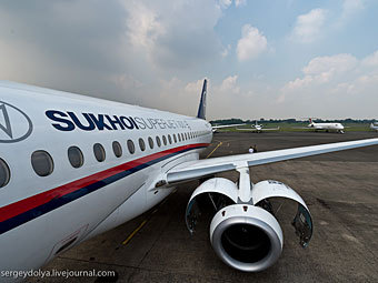 Sukhoi SuperJet-100  .   