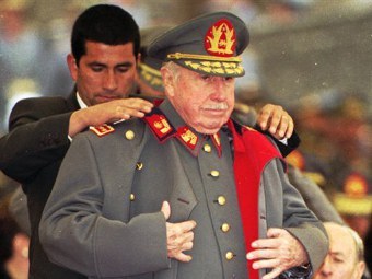    1995 .   ©AP