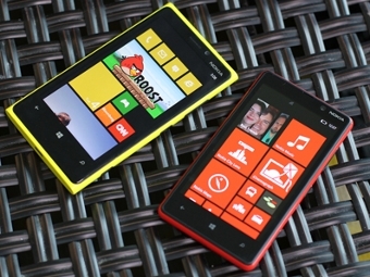 Lumia 920 ()  Lumia 820